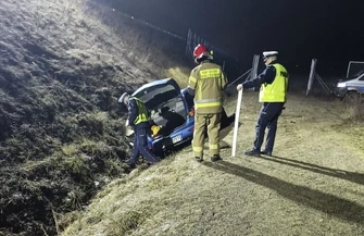 Oblodzone drogi w całym regionie. Groźny wypadek na A1 pod Piotrkowem