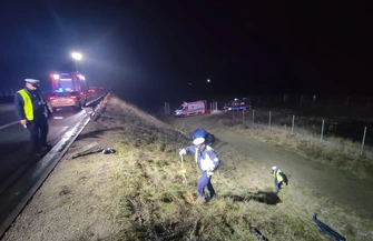 Oblodzone drogi w całym regionie. Groźny wypadek na A1 pod Piotrkowem