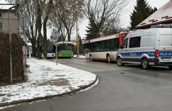Zderzenie autobusu z osobówką na Jerozolimskiej. Ogromne korki w centrum Piotrkowa