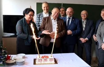 Budynek starego liceum w Sulejowie znów znajduje się w zasobach Gminy Sulejów. Centrum Kształcenia Ustawicznego zyska oddziały licealne
