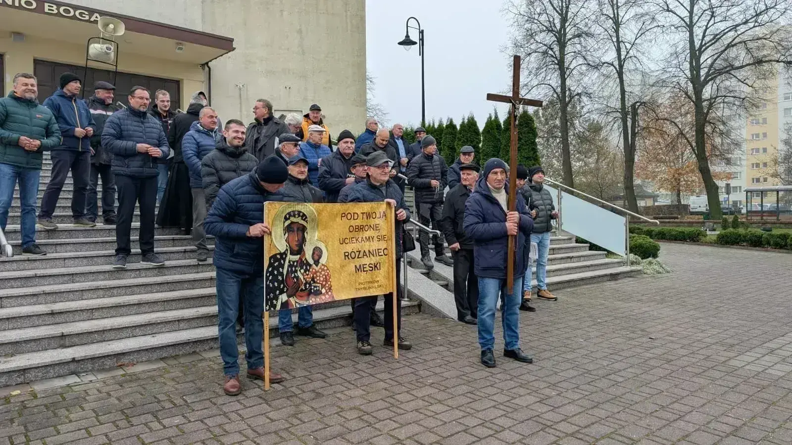 Zdjęcie 1: Noworoczny Męski Różaniec ulicami Piotrkowa Trybunalskiego 