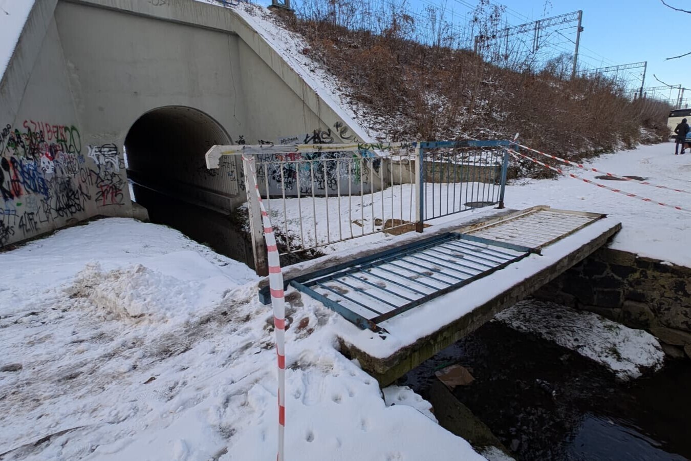 Niebezpieczny mostek na Budkach zamknięty do 7 stycznia