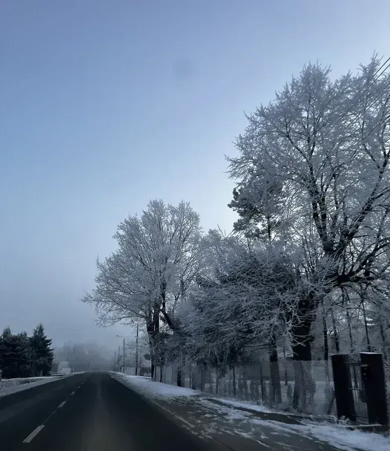 Ujemne temperatury i śnieg zimowy tydzień nad Piotrkowem i regionem