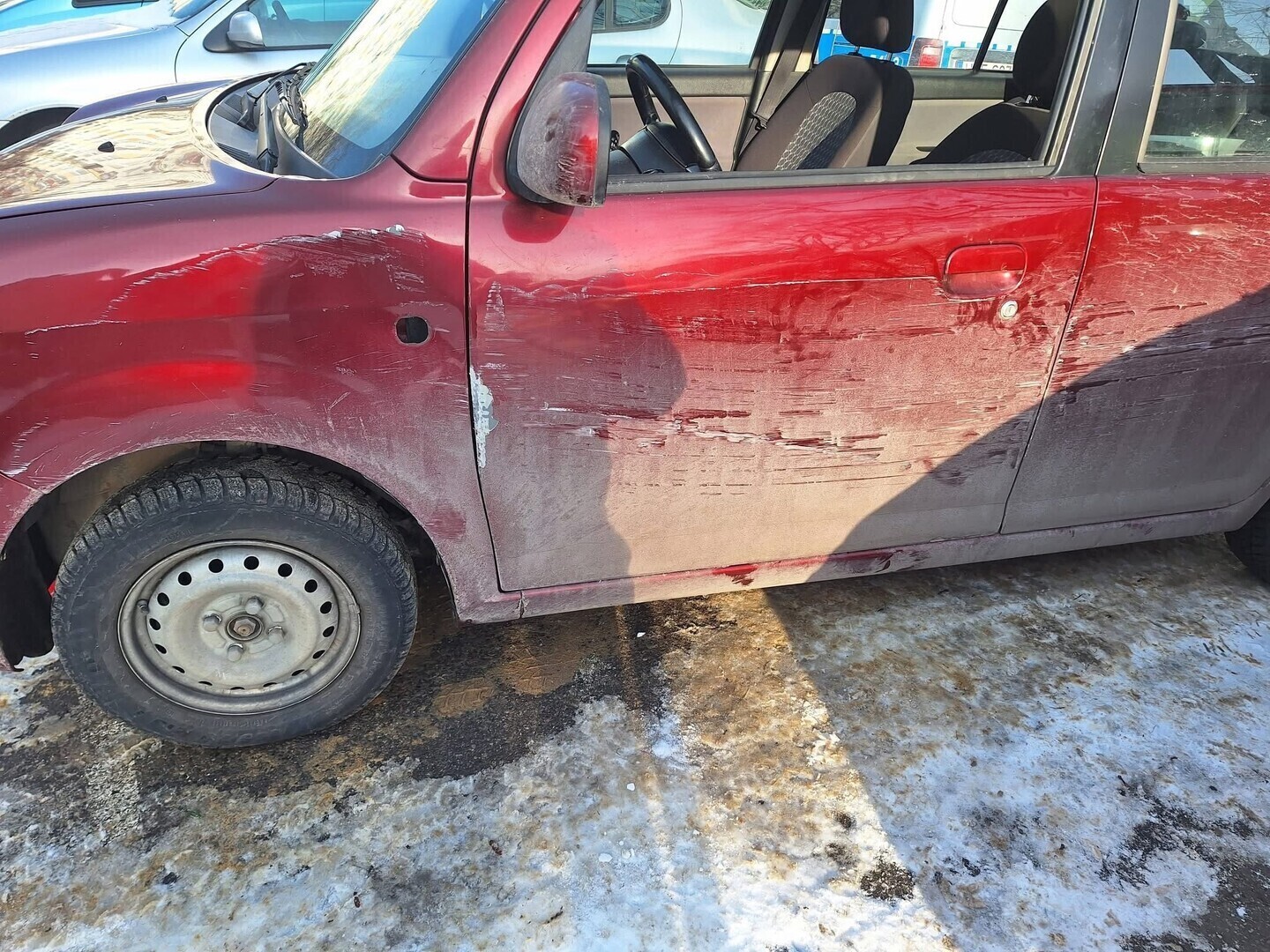 Policyjny pościg ulicami Piotrkowa. Ucieczka zakończona na osiedlowym parkingu