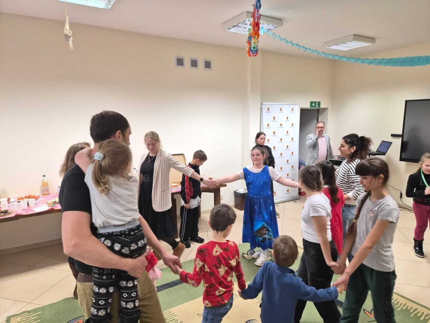 Niedzielne nabożeństwo i spotkanie z Mikołajem a do tego mnóstwo dobrej zabawy. Tak świętowano Boże Narodzenie w niedzielę w Cerkwii w Piotrkowie