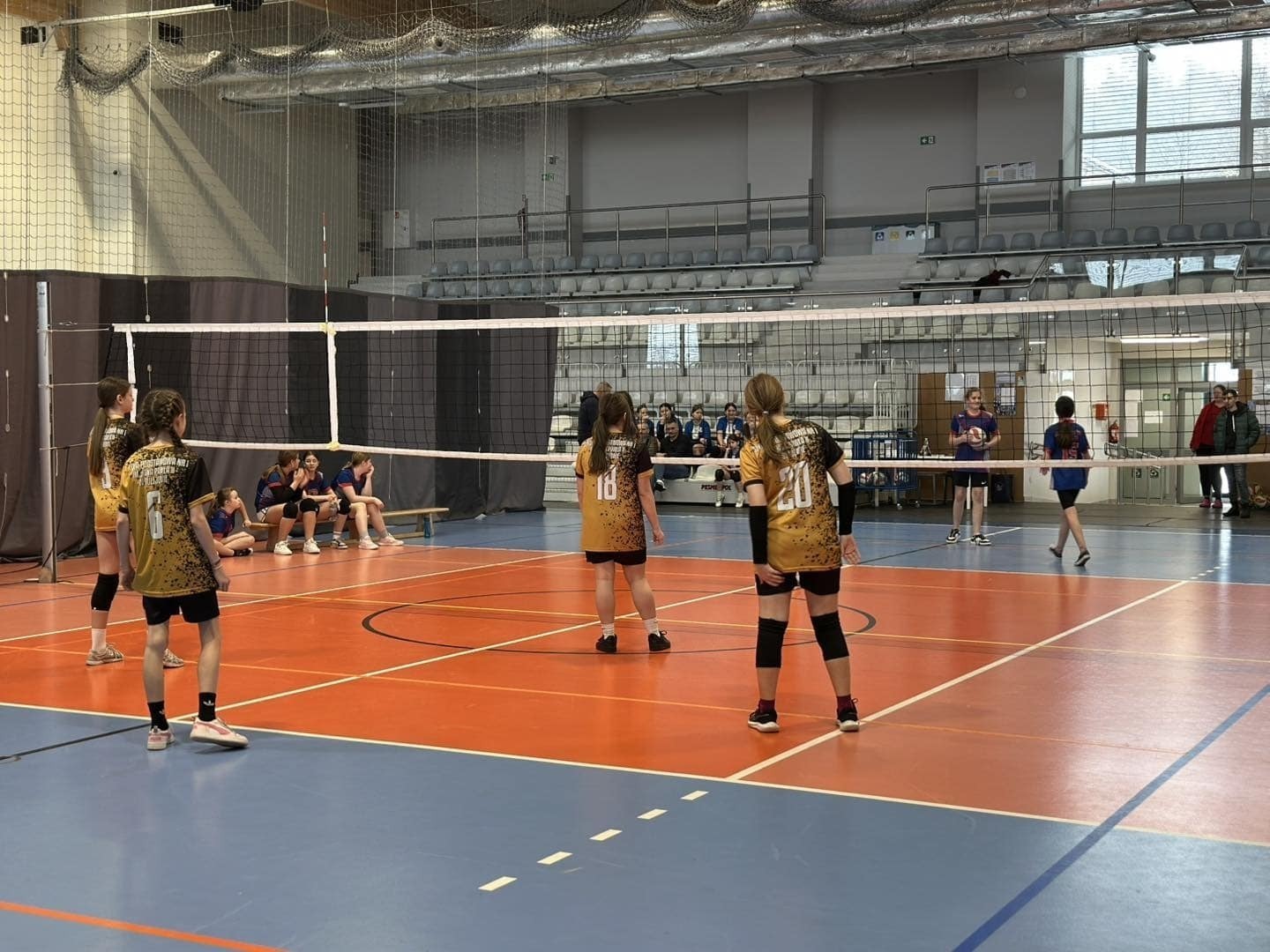 Młode siatkarki walczyły o mistrzostwo powiatu