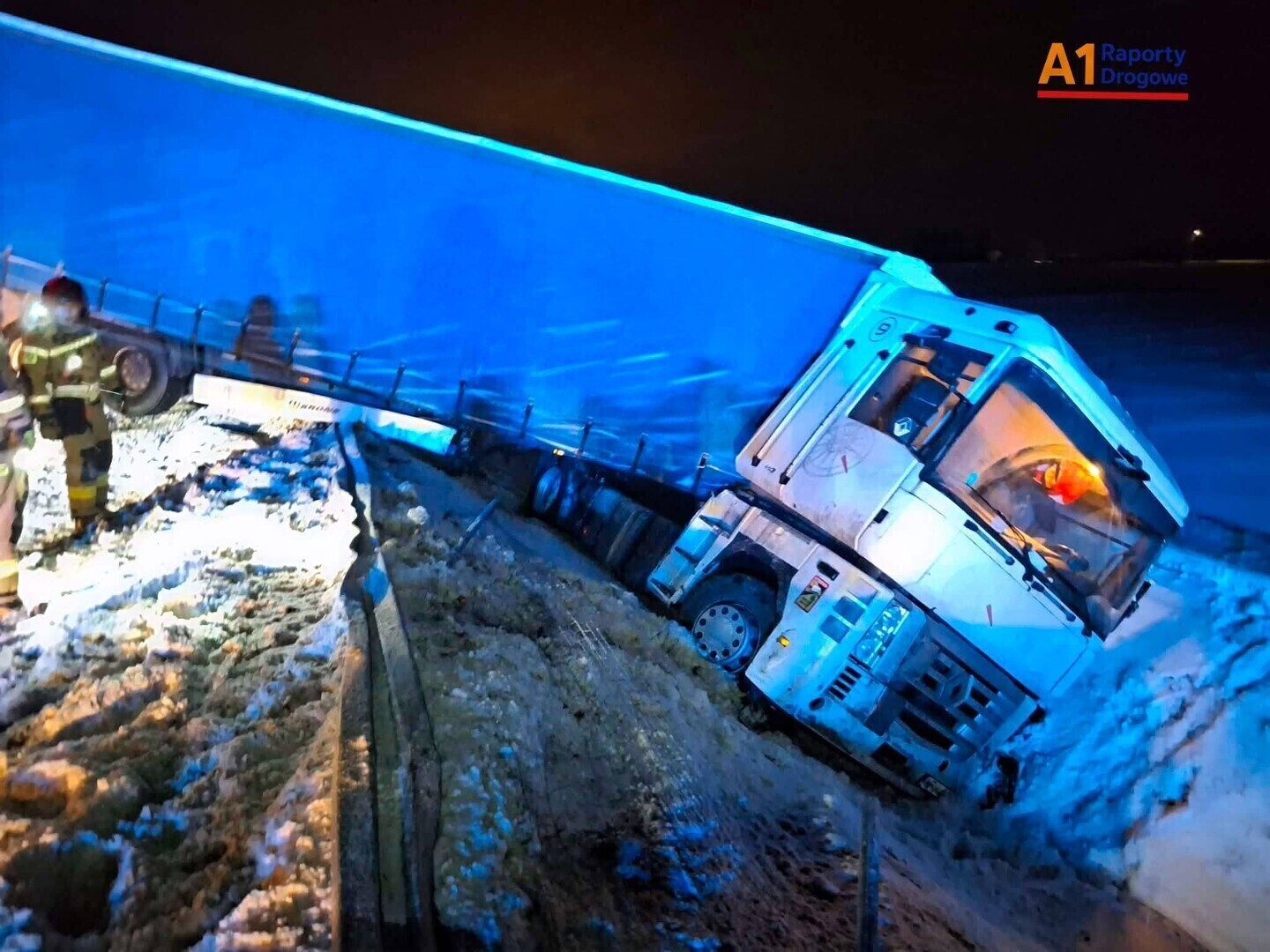 Zasypane drogi i paraliż komunikacyjny. Ciężarówka zablokowała A1 problemy na drogach w regionie