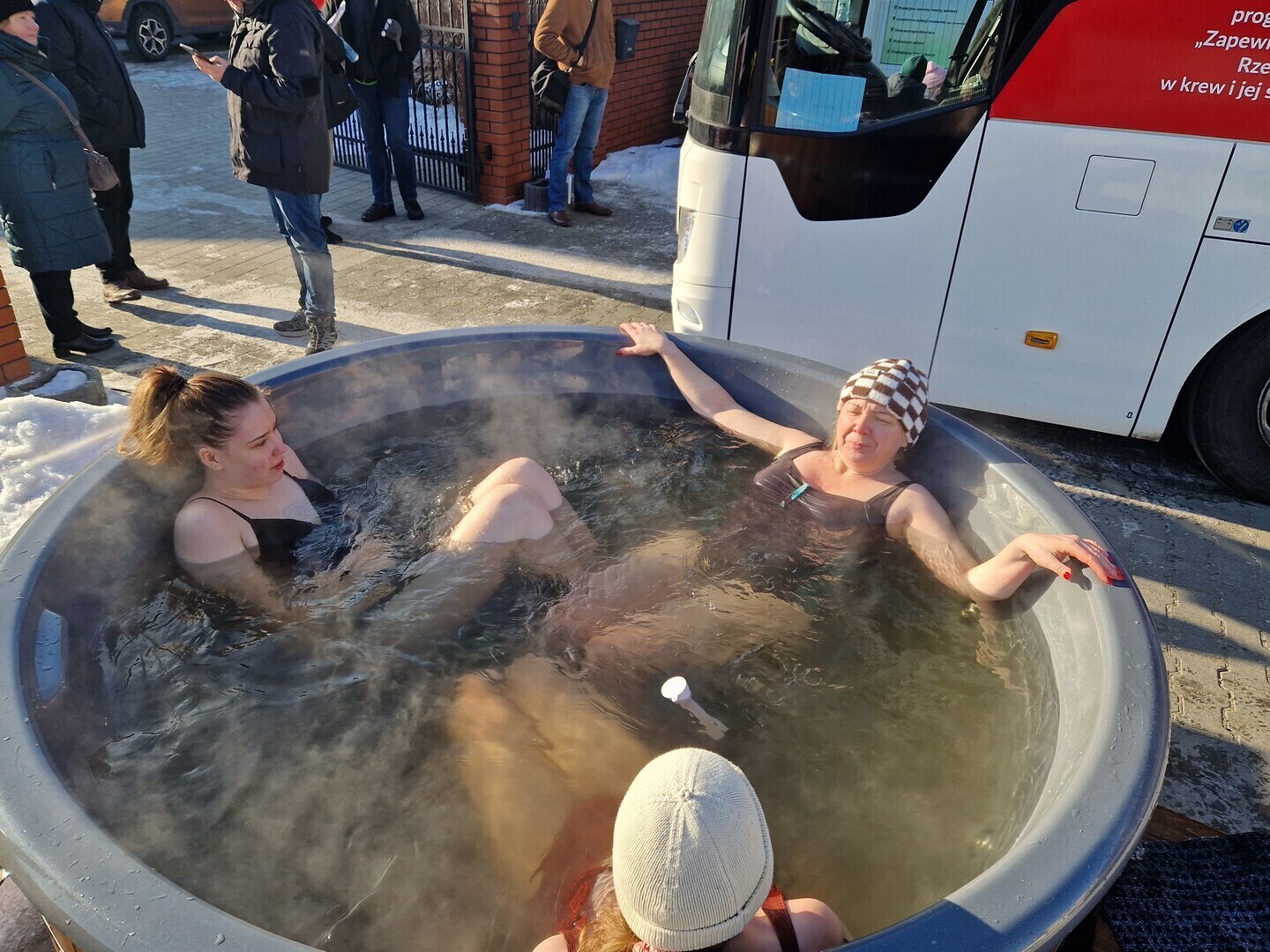 Zimne Morsy Gorące Serca. Wolbórz znów połączył morsowanie z pomocą