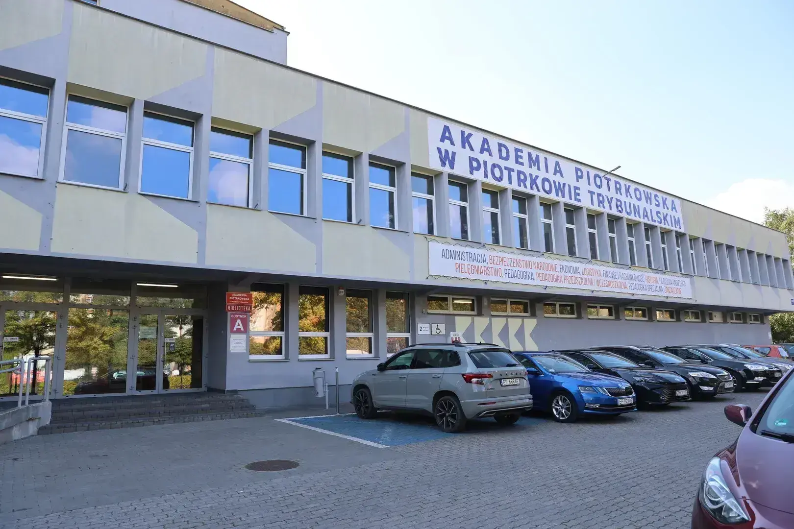 Akademia Piotrkowska szuka pracownika. Atrakcyjne wynagrodzenie