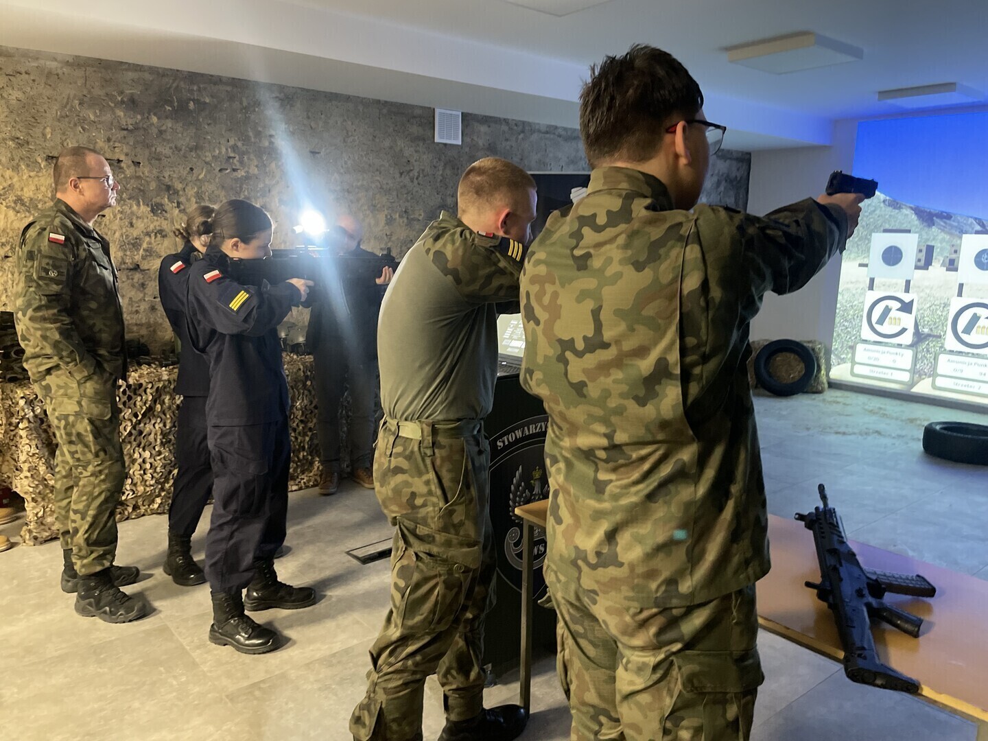 Nowoczesna wirtualna strzelnica w IV LO. Inwestycja w bezpieczeństwo i edukację