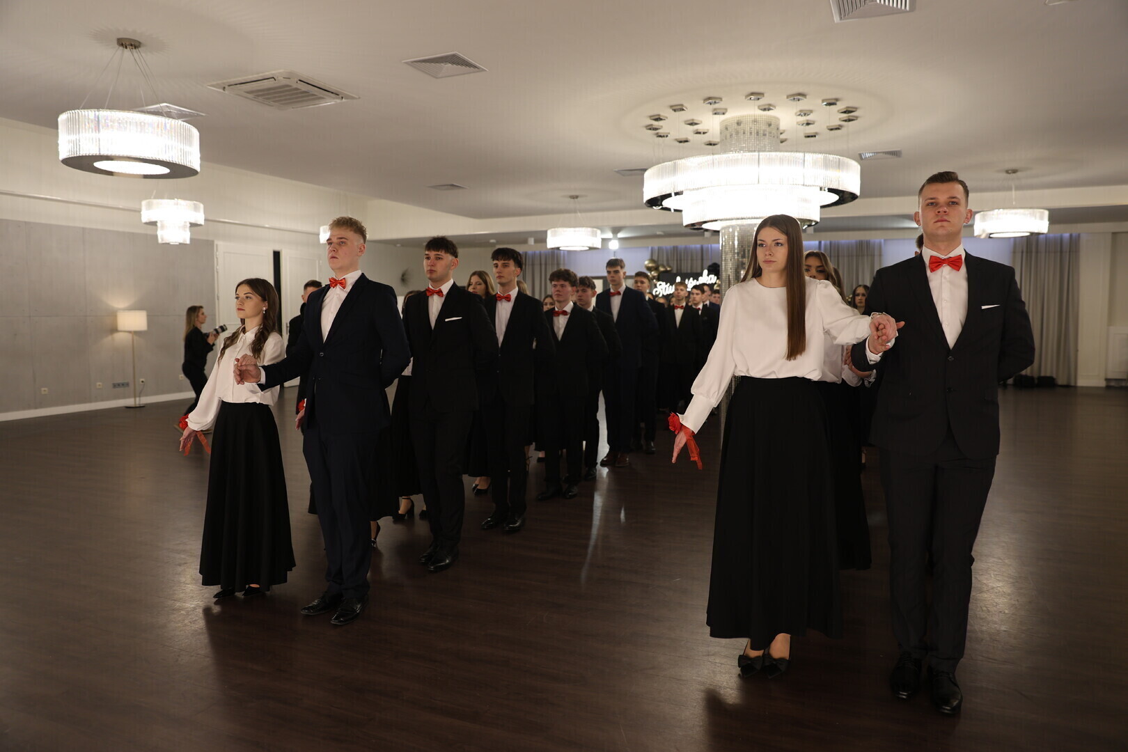 Studniówka ZSP nr 2 w Piotrkowie Trybunalskim Pioma w Arboretum w Studziankach