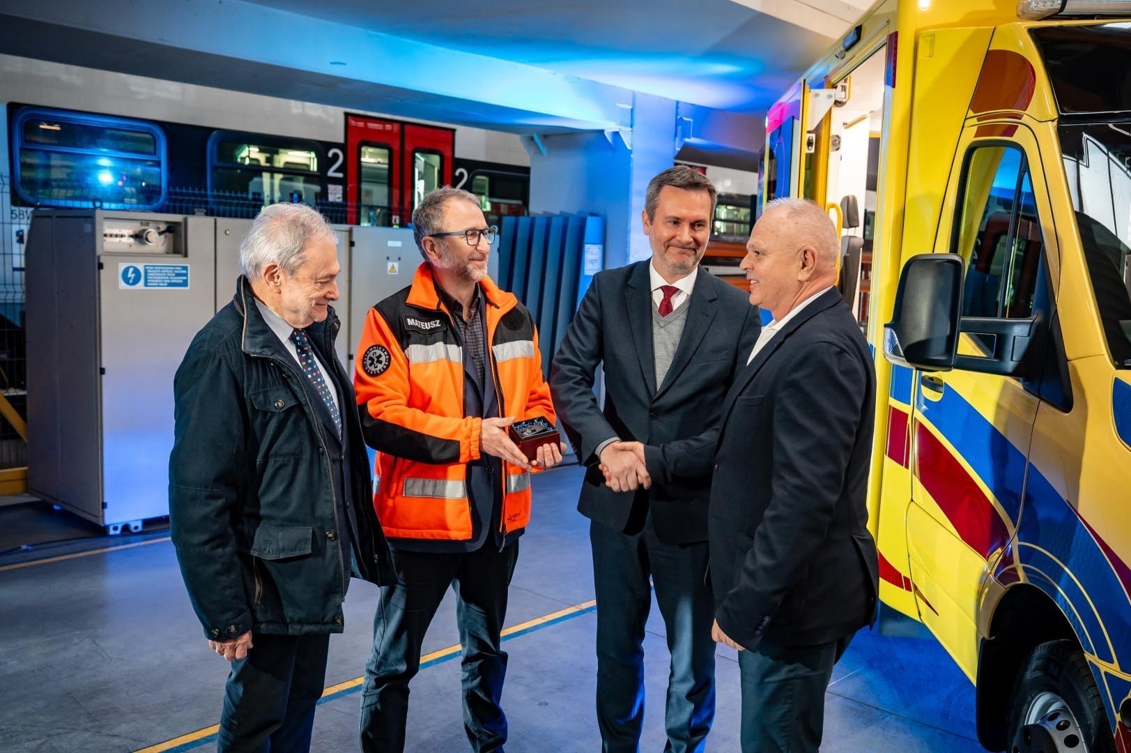 150 lat odpowiedzialności. NEWAG przekazuje nową karetkę