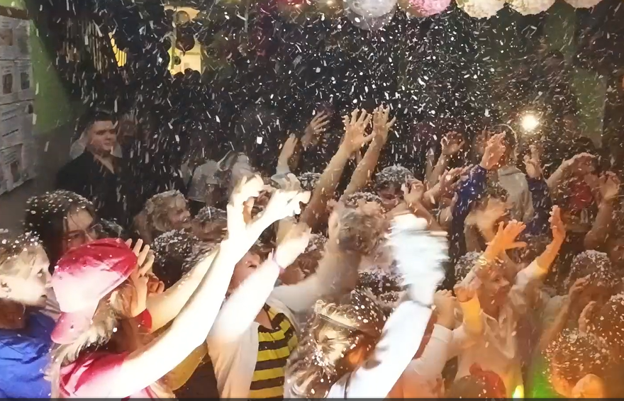 Energetyczna choinka w Szkole Podstawowej w Krzyżanowie w gminie Wola Krzysztoporska