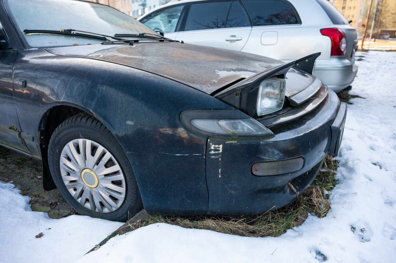 Bełchatów usuwa porzucone wraki samochodowe