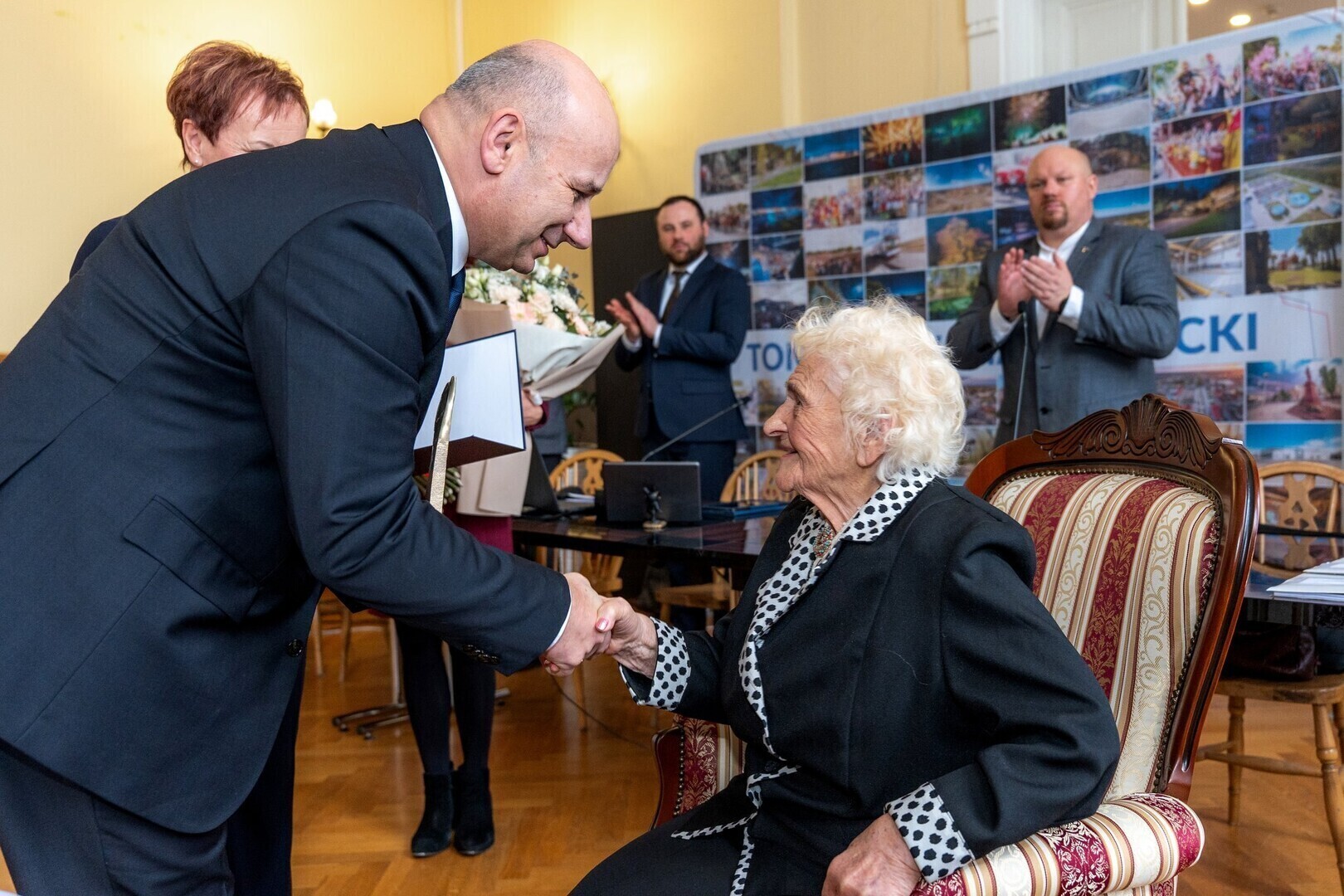 Zofia Biernacka odebrała tytuł Zasłużony dla Miasta Tomaszowa Mazowieckiego