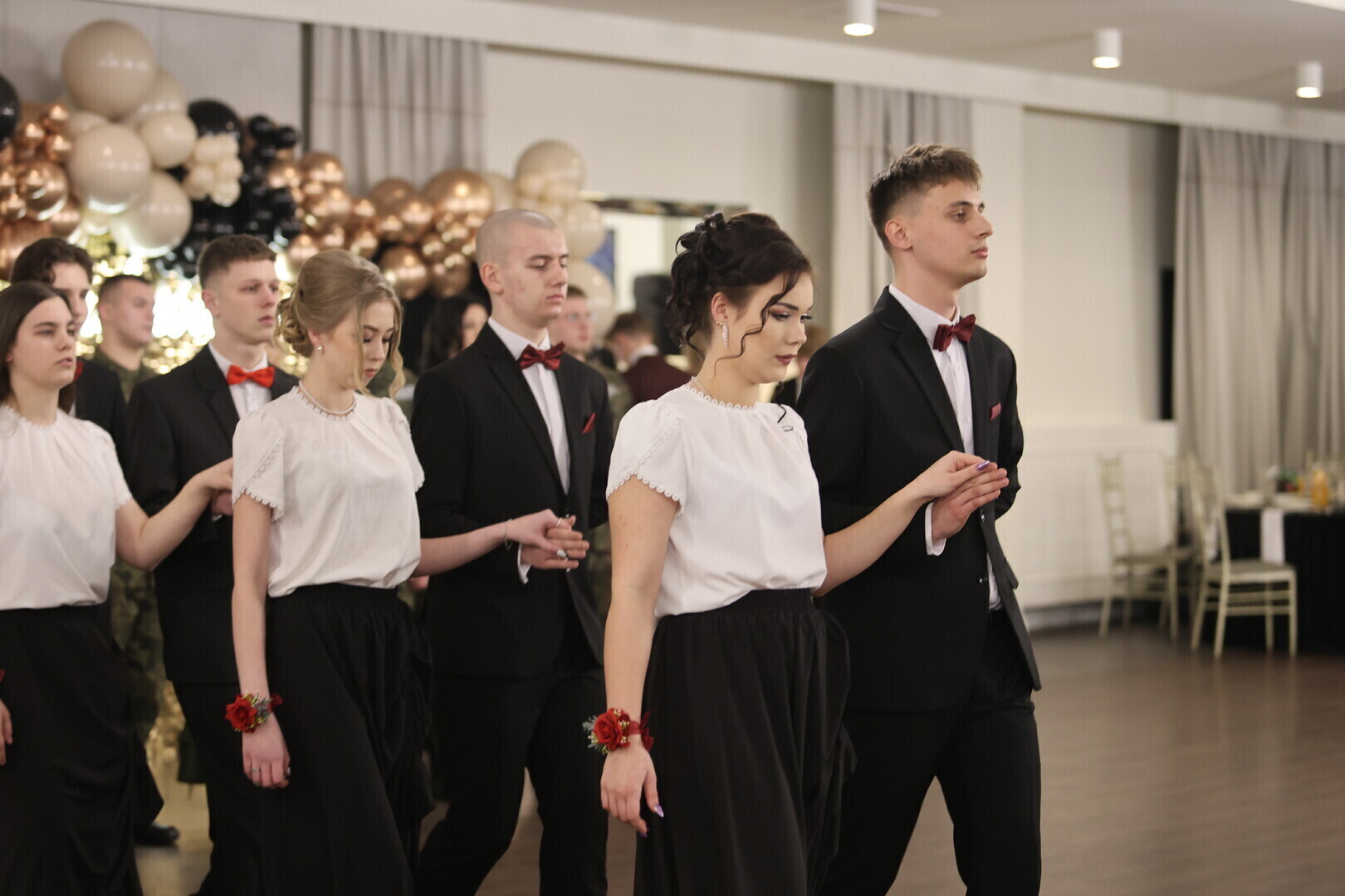 Sukienki garnitury... i mundury Studniówka Zespołu Szkół CKZ w Bujnach