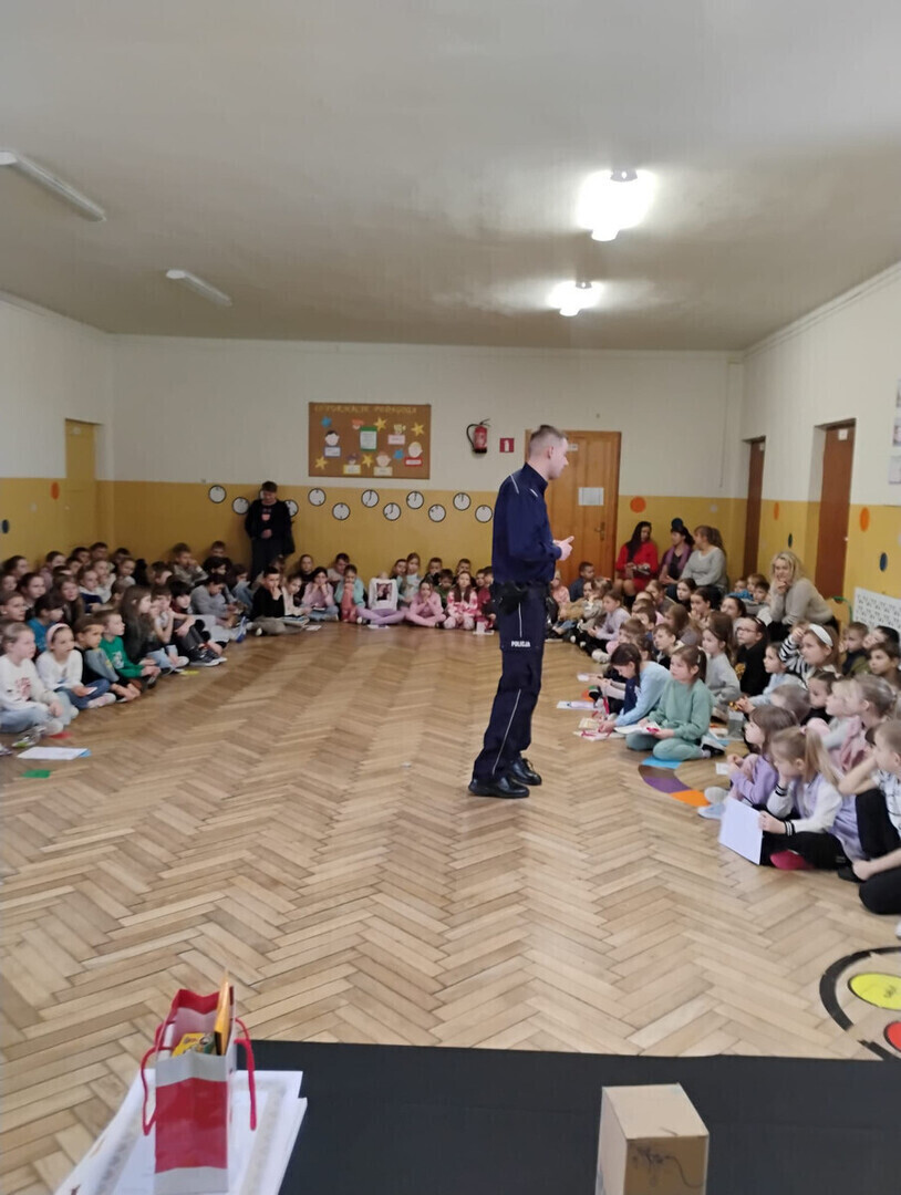 Bezpieczne ferie cyberzagrożenia i hejt. Spotkanie młodzieży z policją