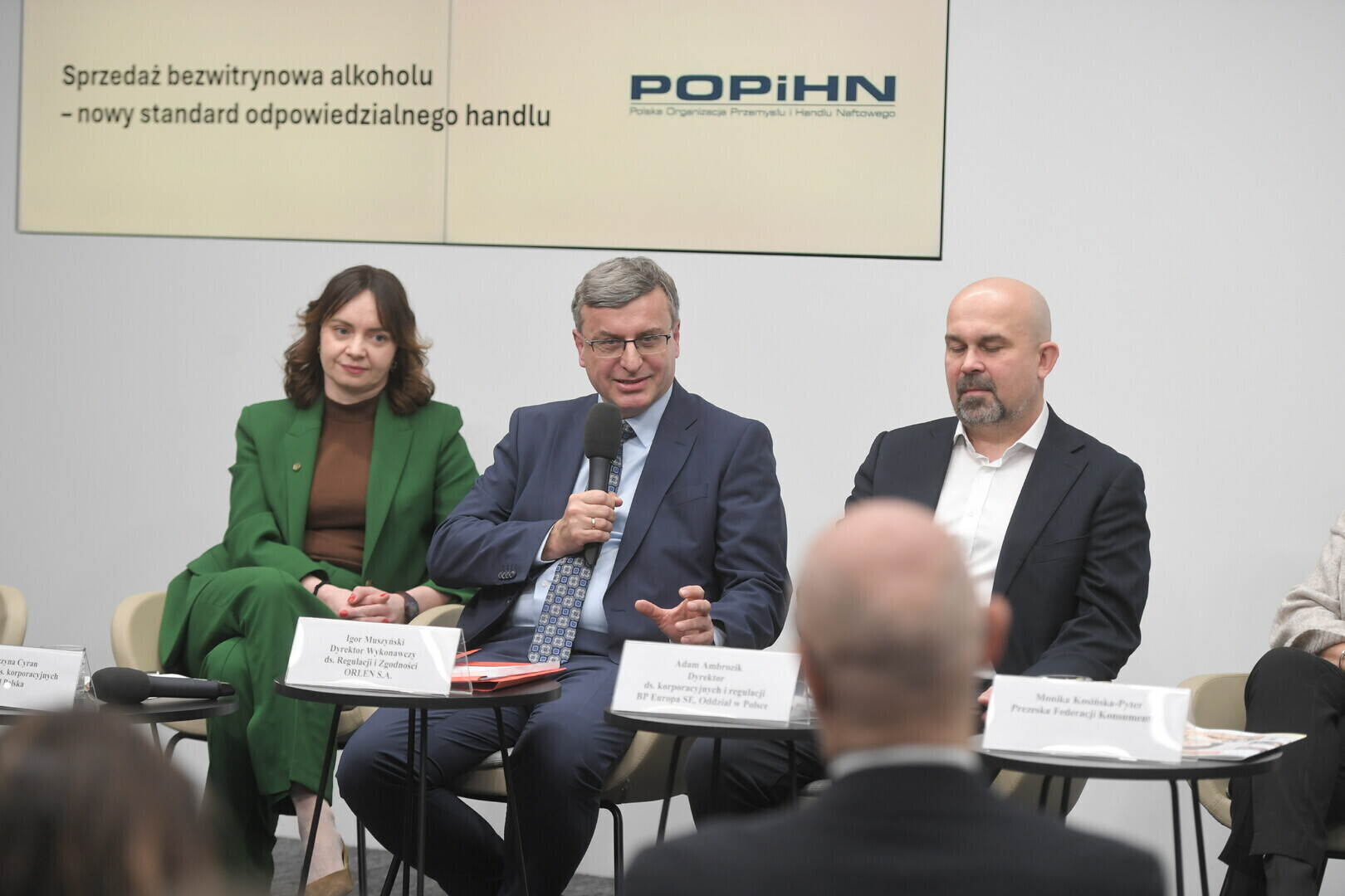 Branża paliwowa prezentuje koncepcję sprzedaży bezwitrynowej na stacjach benzynowych