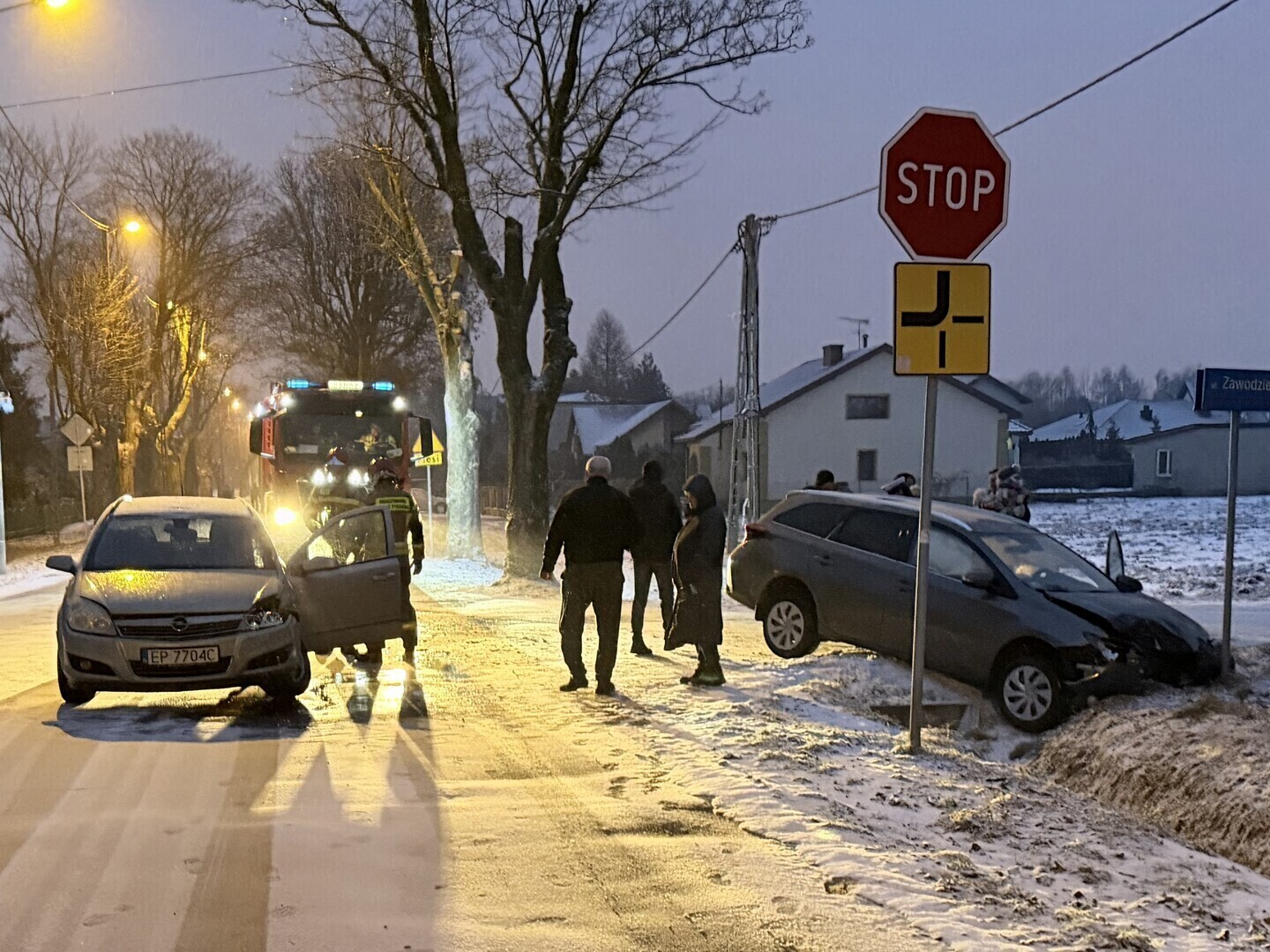 Niebezpiecznie na skrzyżowaniu Słowackiego i Zawodzie. Zderzyły się dwa samochody