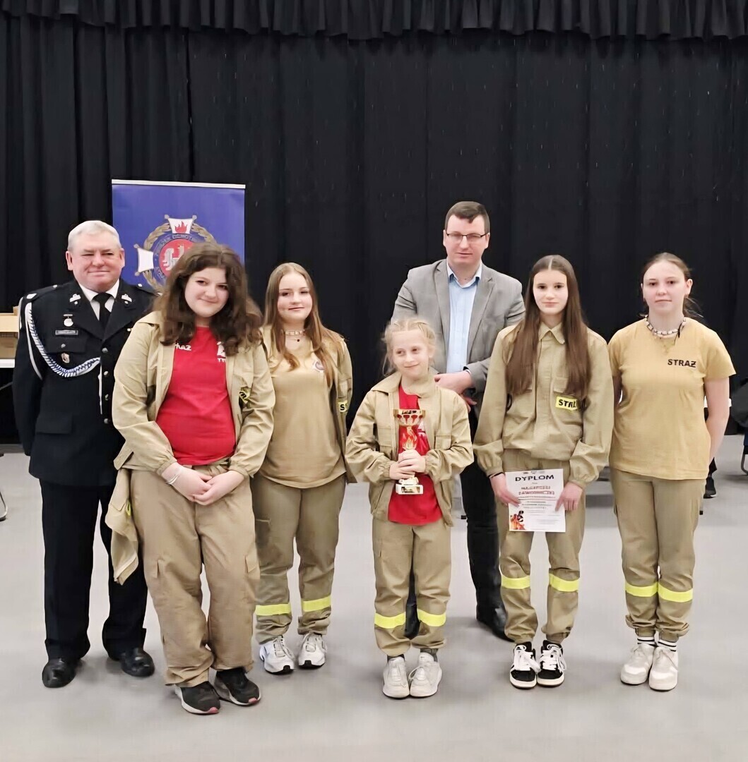 Młodzi strażacy pokazali klasę i sportowego ducha. II Gminne Halowe Młodzieżowe Zawody Sportowo-Pożarnicze w Czarnocinie pełne emocji i ambitnej rywalizacji