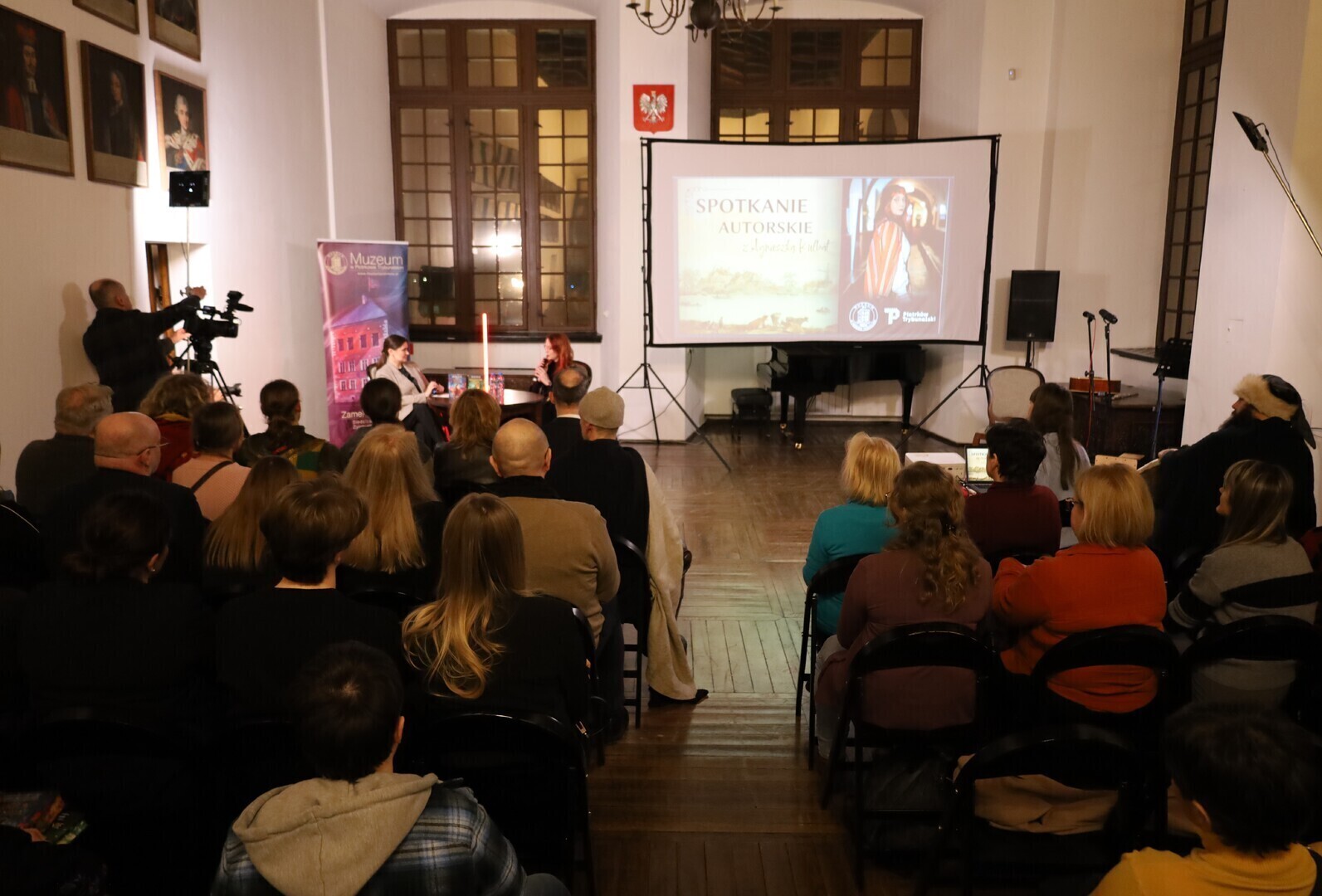 Słowiański Piotrków w zamkowych murach. Wieczór autorski Agnieszki Kulbat i koncert zespołu Folkoff oczarował publiczność