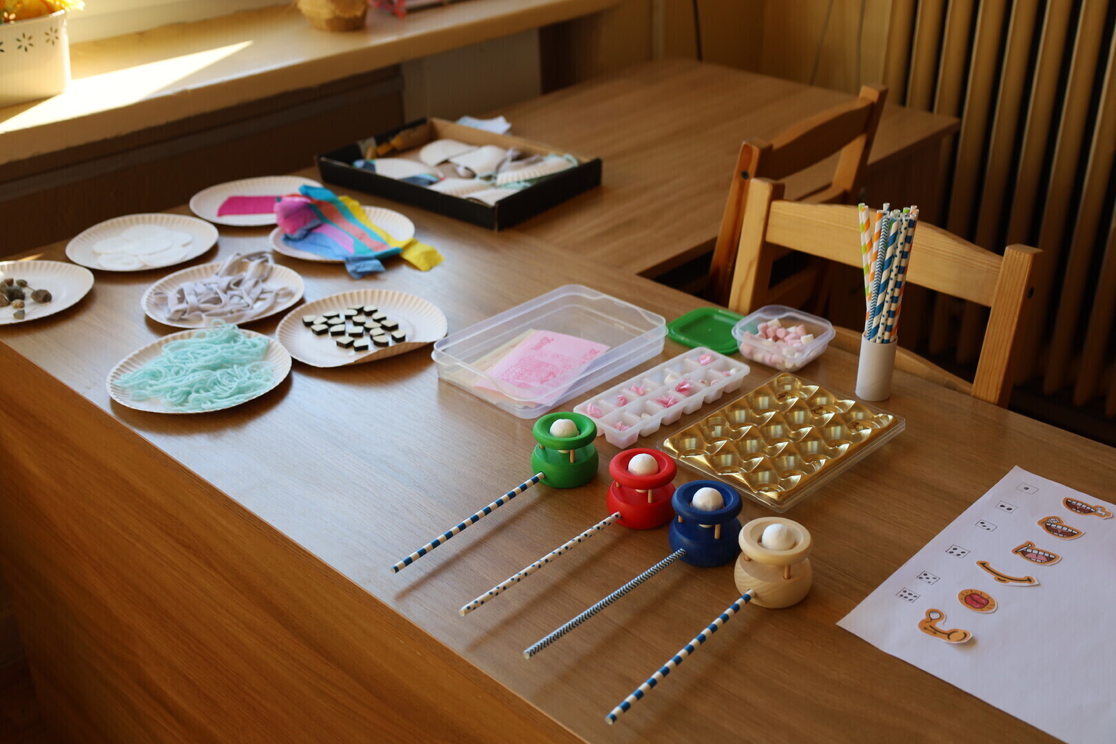 Dni Otwarte w Szkole Podstawowej nr 3 w Piotrkowie Trybunalskim ekologiczny pokaz mody i fascynujące eksperymenty przyrodnicze przyciągnęły przyszłych uczniów i ich rodziców