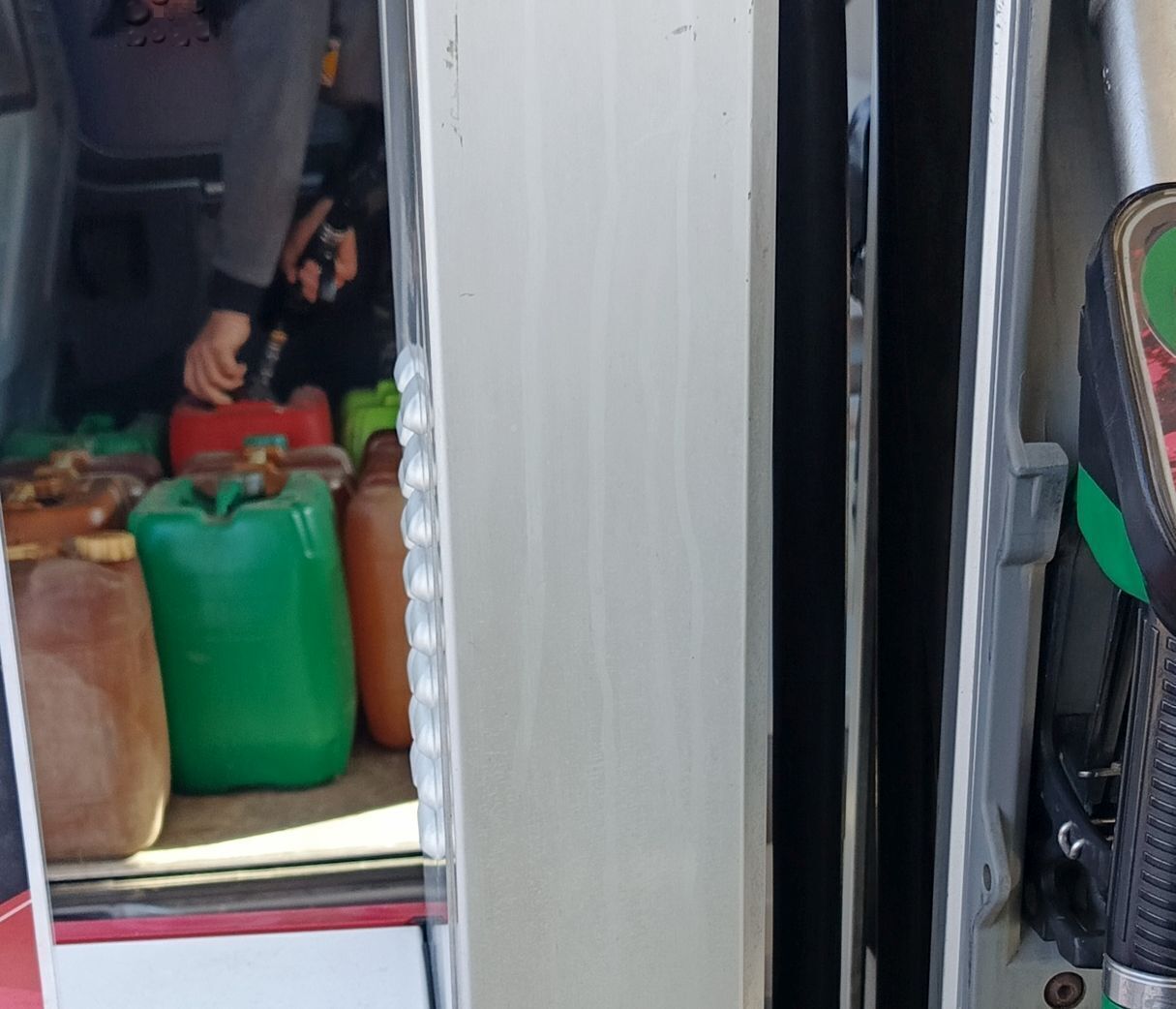 Większy ruch na stacjach benzynowych. Niektórzy tankują na zapas