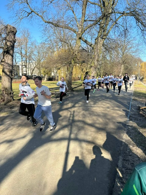 Uczniowie z Łęk Szlacheckich pobiegli w hołdzie Żołnierzom Wyklętym