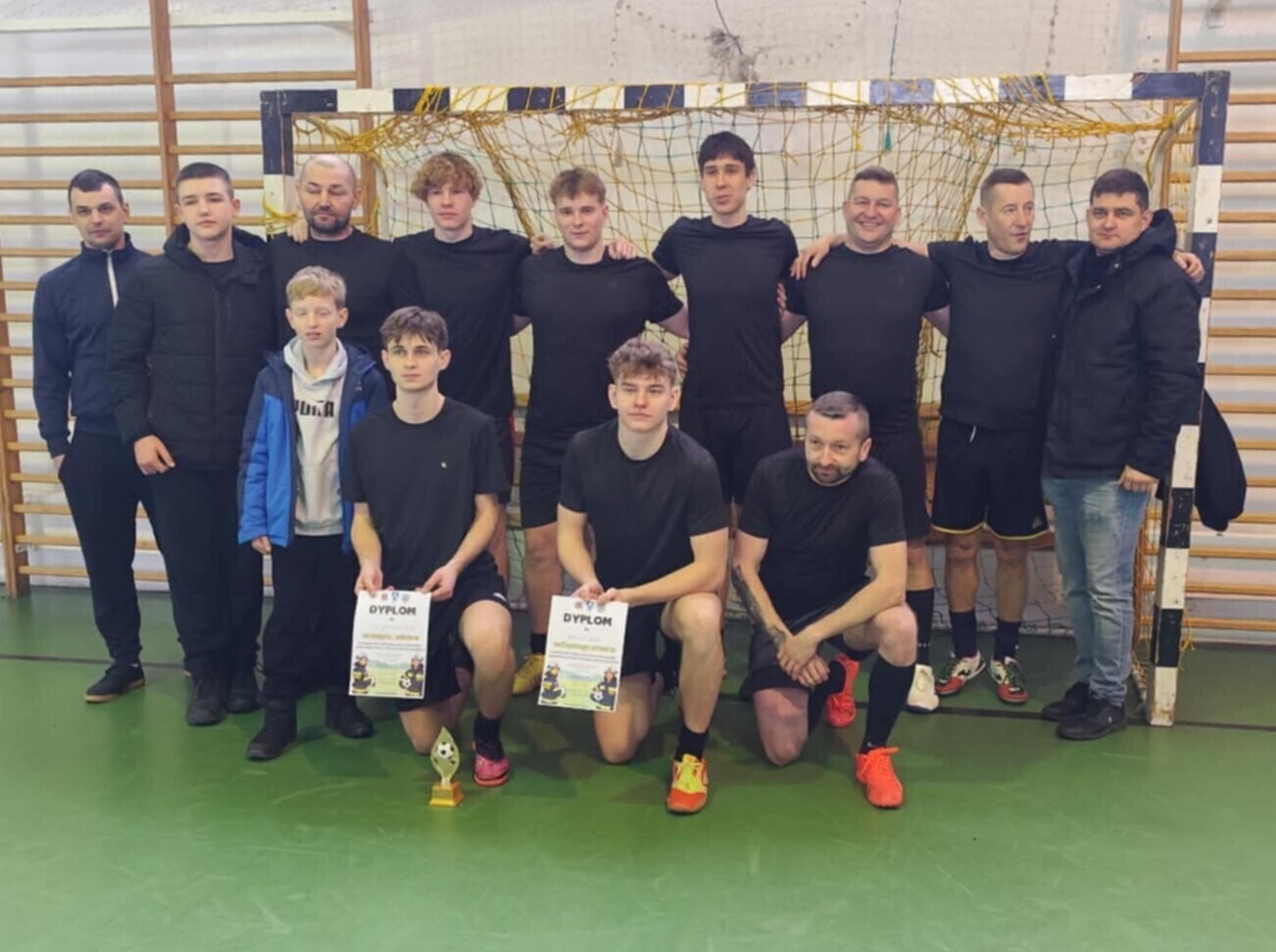 Strażacy zagrali o puchar. Sukces drużyny z Grabinej Woli