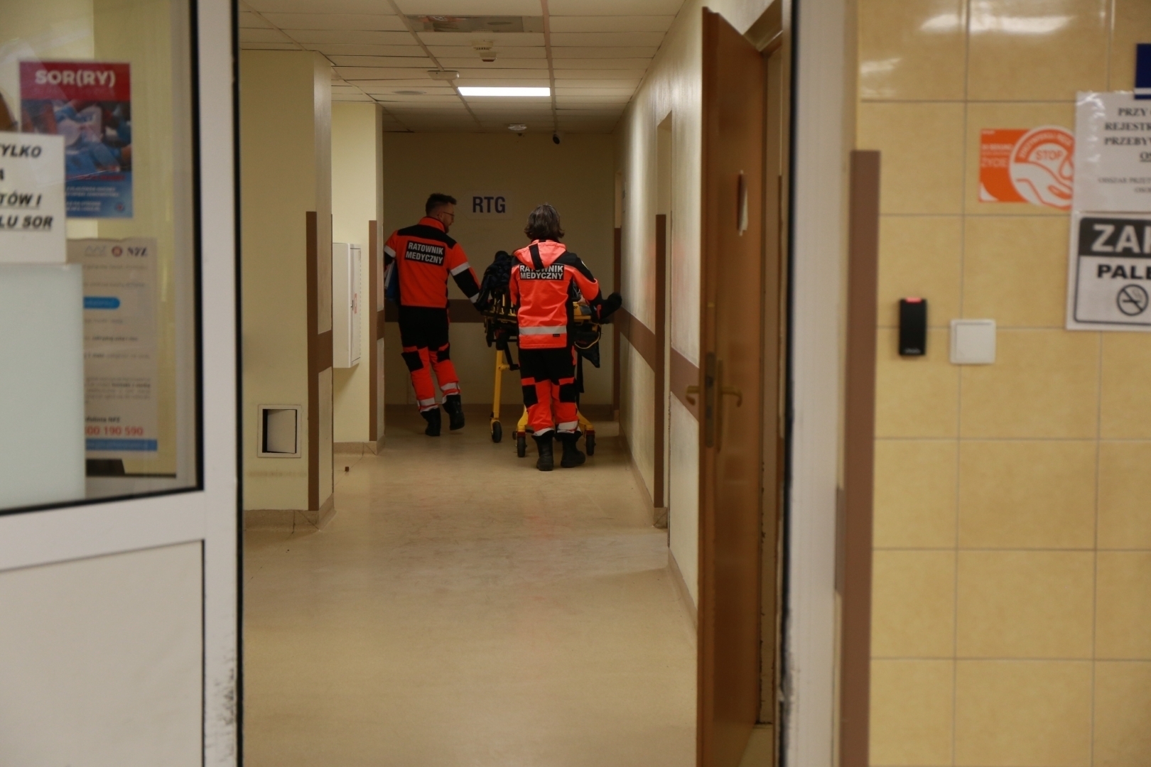 Piotrków Trybunalski długie kolejki na SOR. Szpital wyjaśnia sytuację porodówki i prywatyzacji