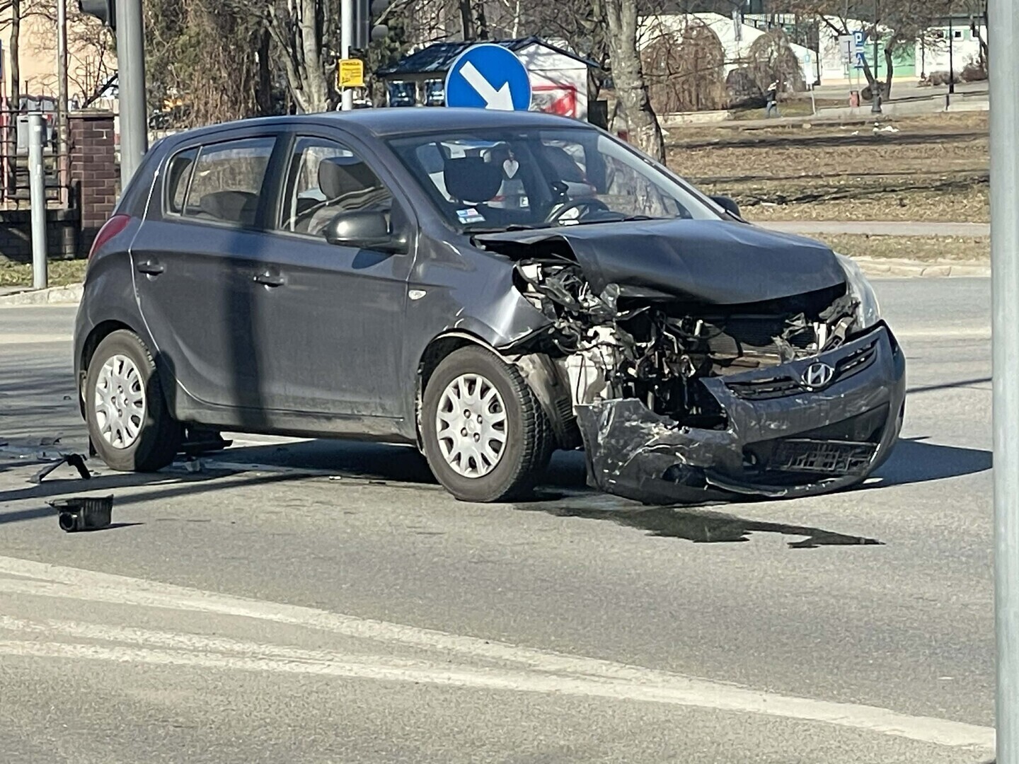 Zderzenie na skrzyżowaniu al. 3 Maja i al. Kopernika. Hyundai wjechał na skrzyżowanie na strzałce