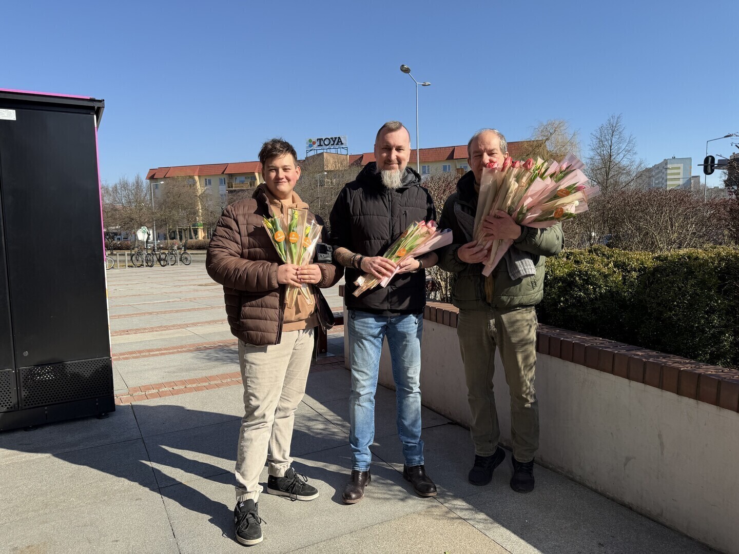 Kwiaty i życzenia od Radia Strefa FM. Dzień Kobiet w centrum Piotrkowa