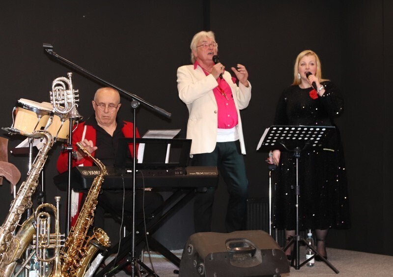 Kwiaty muzyka i słodkości. Wyjątkowy Dzień Kobiet w Ośrodku Edukacji Artystycznej MOK