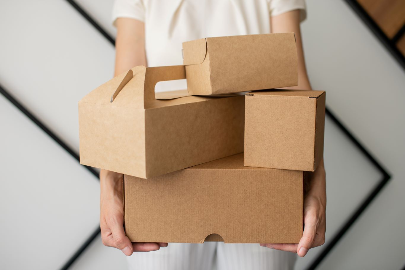 Wysyłka produktów o nietypowych kształtach - długa tuba owijka czy klasyczne pudełko