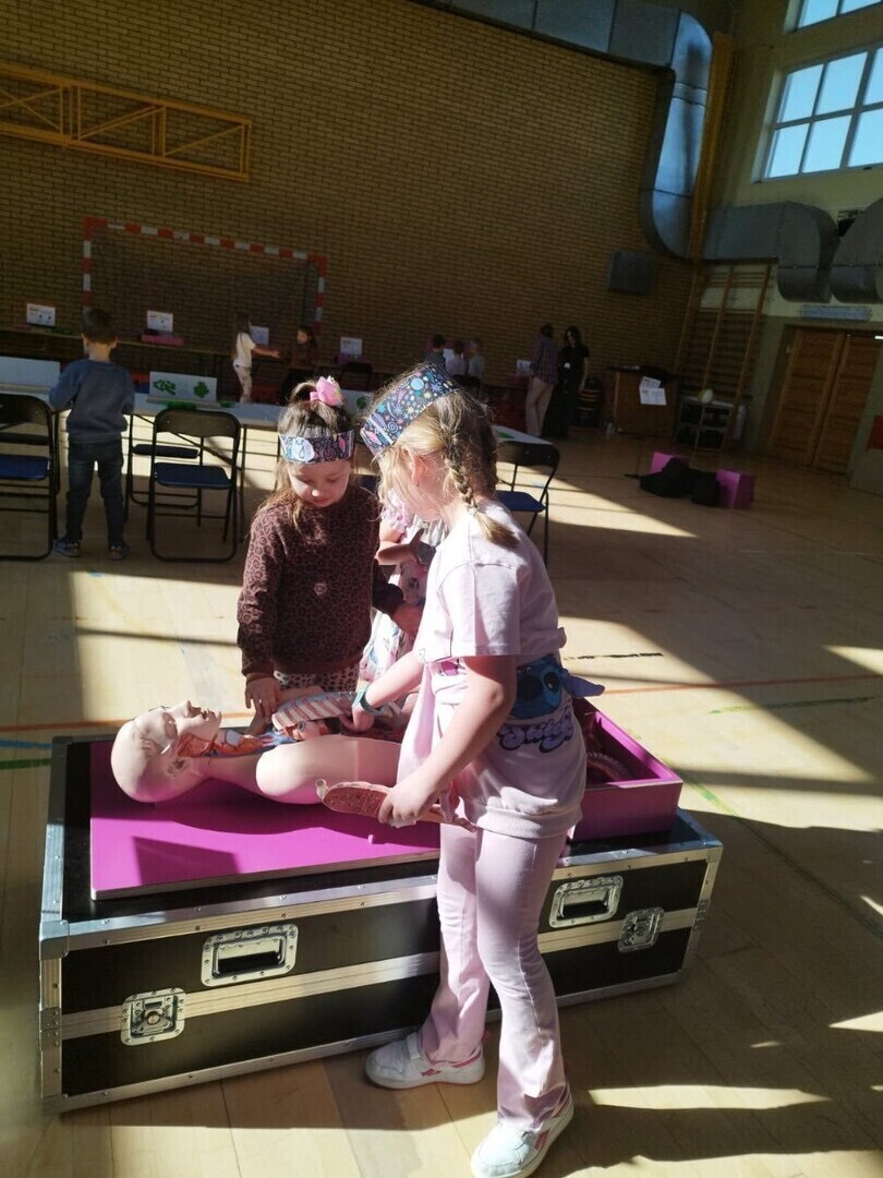 Naukobus Centrum Nauki Kopernik w Szkole Podstawowej w Łękach Szlacheckich