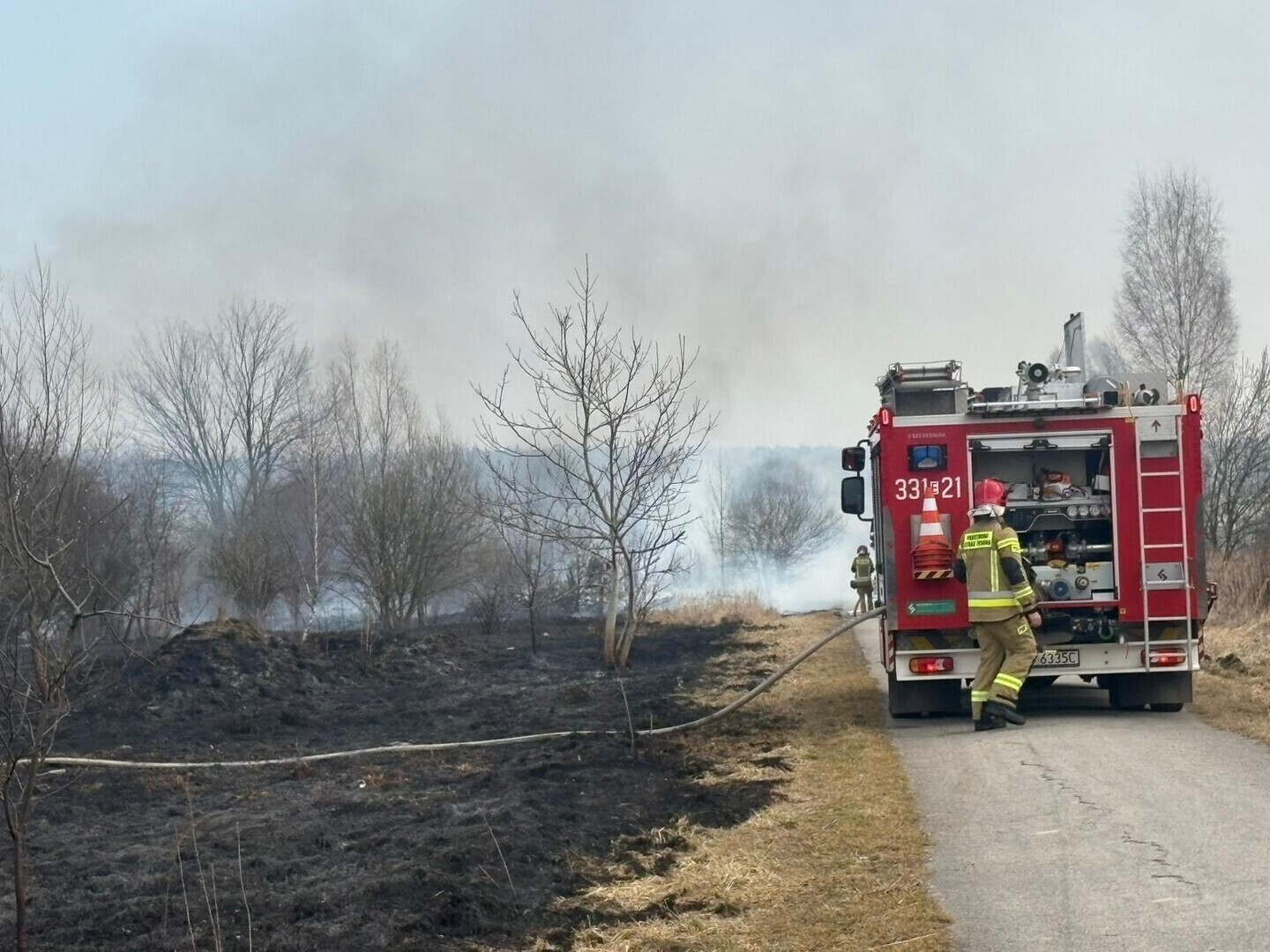Ogromny pożar w Piotrkowie. Pięć zastępów straży gasiło 40 tysięcy metrów kwadratowych