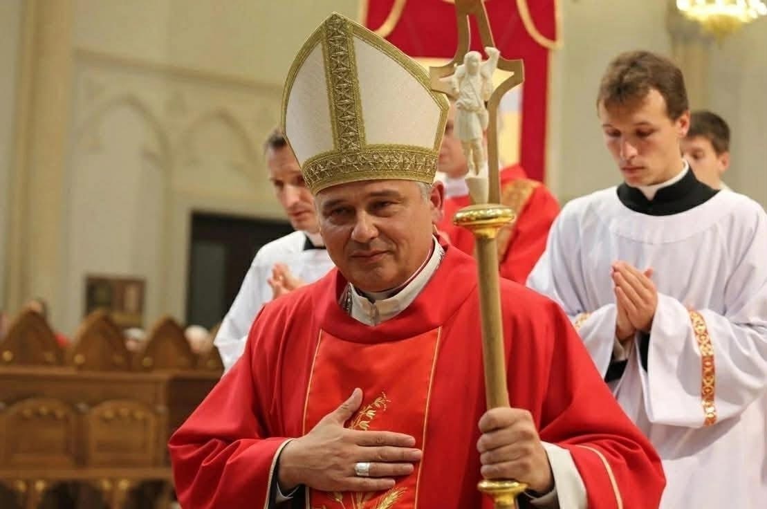 W łódzkim Kościele katolickim doszło do ważnej zmiany. Papież podjął decyzję o obsadzie stanowiska metropolity łódzkiego. Nowym arcybiskupem został kardynał Konrad Krajewski.