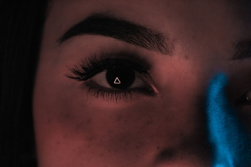 Kolorowe soczewki kontaktowe - kiedy się sprawdzają i gdzie kupić bezpieczne w Piotrkowie Trybunalskim