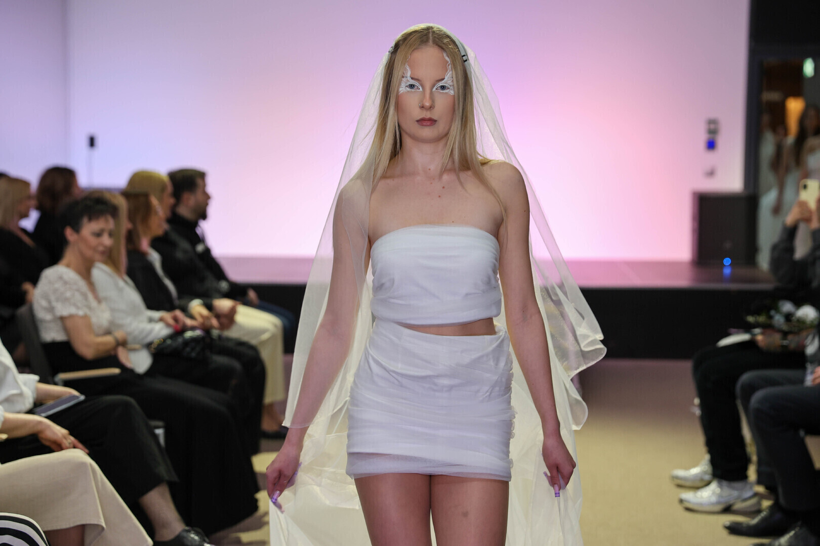 Fenomenalny pokaz mody uczniów ZSP nr 6. Ubrania z recyklingu zachwyciły publiczność ZDJĘCIA