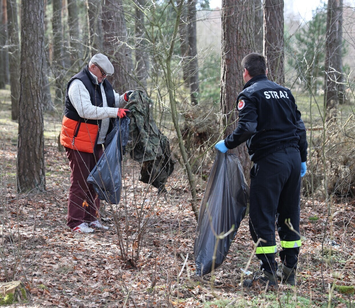 Sprzątali las i okolice Luciąży w Przygłowie