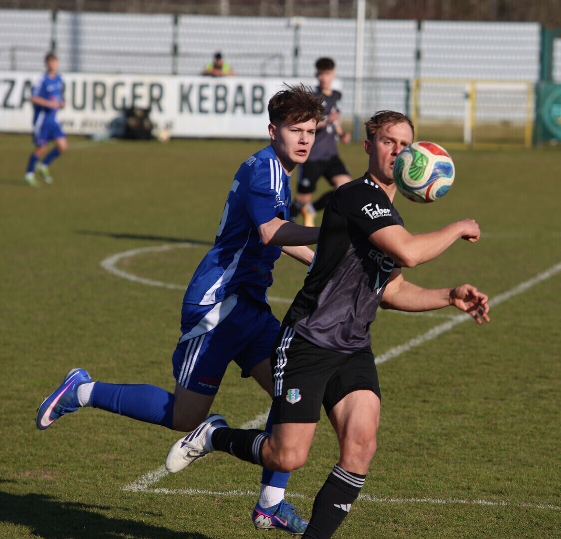 Emocjonująca końcówka w meczu Polonia Piotrków RKS Radomsko
