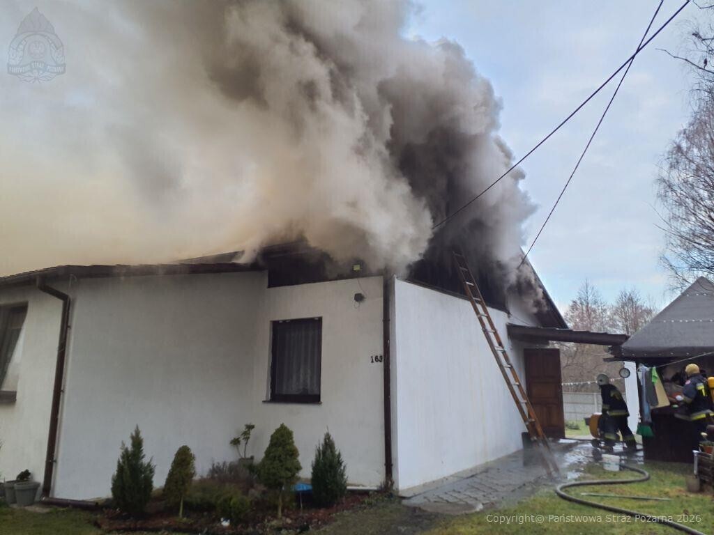 Pożar domu w Przygłowie. Nikomu nic się nie stało straty jednak są duże