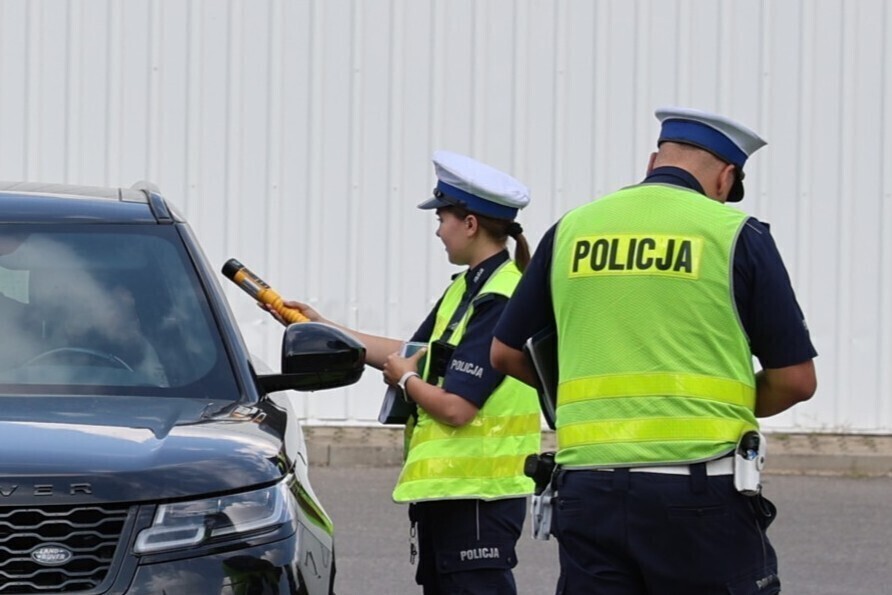Nie zatrzymał się przed STOP. Miał 08 promila