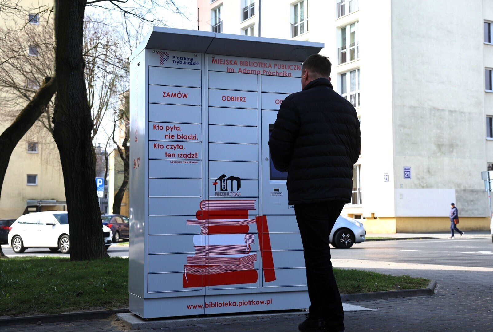 Piotrków otwiera drzwi do czytania dzięki książkomatom
