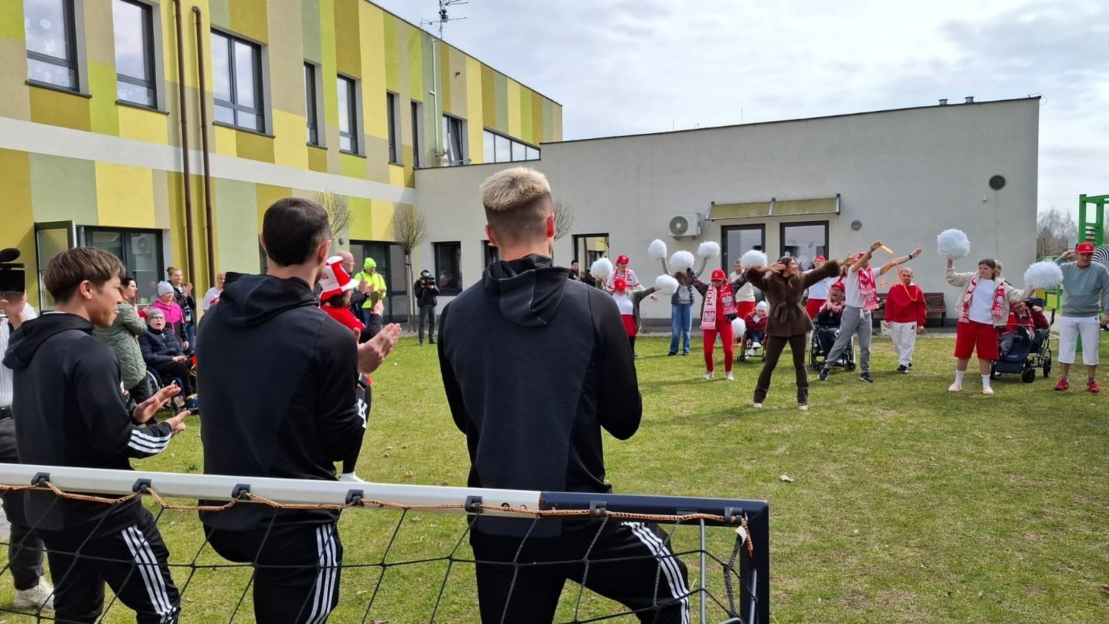 Piłkarze ŁKS z wizytą w Szansie. Sportowe serca i wielkie wsparcie dla dzieci z Piotrkowa