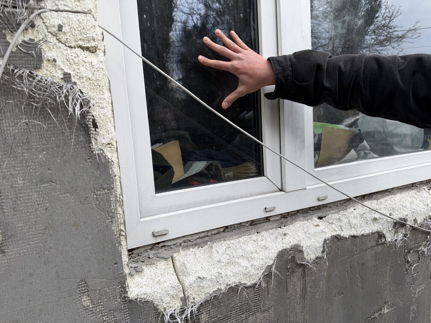 Seria włamań na ul. Spacerowej. Złodzieje okradli firmy i jednostkę strzelecką straty są ogromne