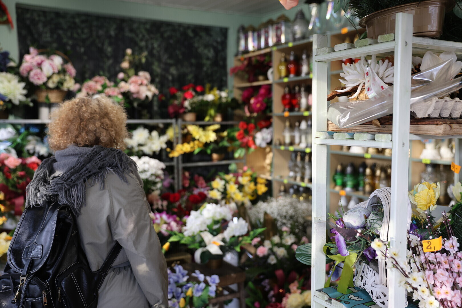 Wielkanocna pamięć o bliskich. Cmentarze w Piotrkowie pełne kolorów