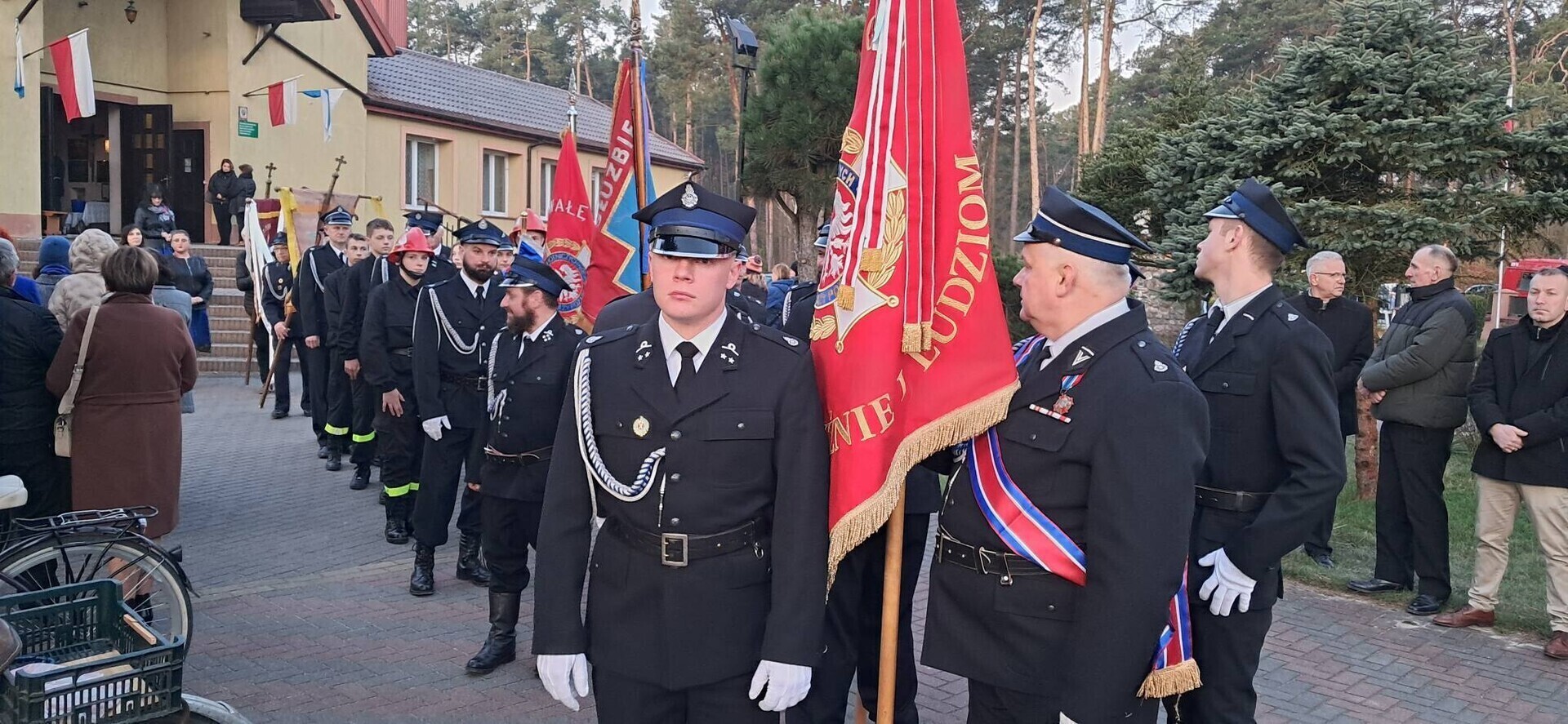 Uroczysta Msza Rezurekcyjna z udziałem strażaków