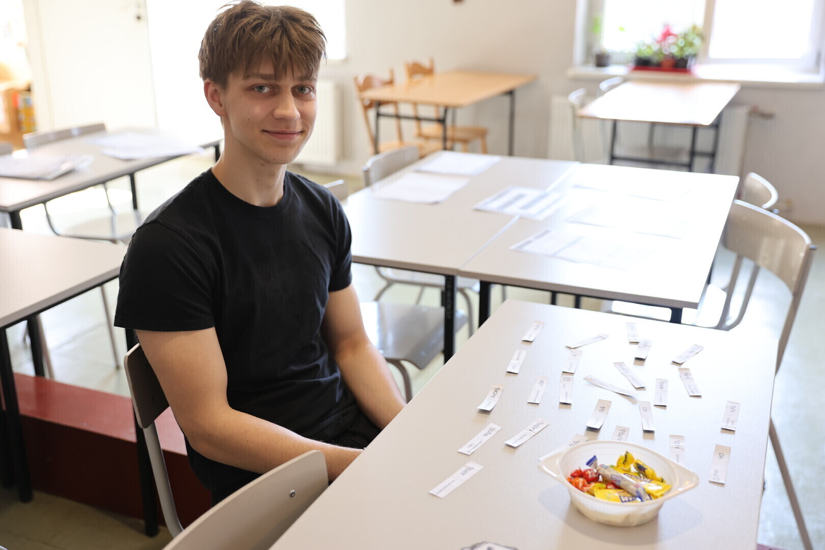 Chrobry otworzył drzwi dla ósmoklasistów. Setki uczniów nauka przez doświadczenie i wyjątkowa atmosfera podczas dni otwartych I LO w Piotrkowie Trybunalskim