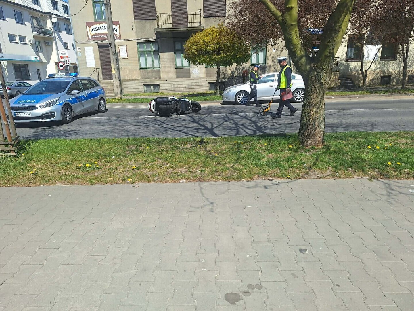 Dwa zdarzenia drogowe z udziałem motocyklistów w Piotrkowie w ciągu kilku godzin